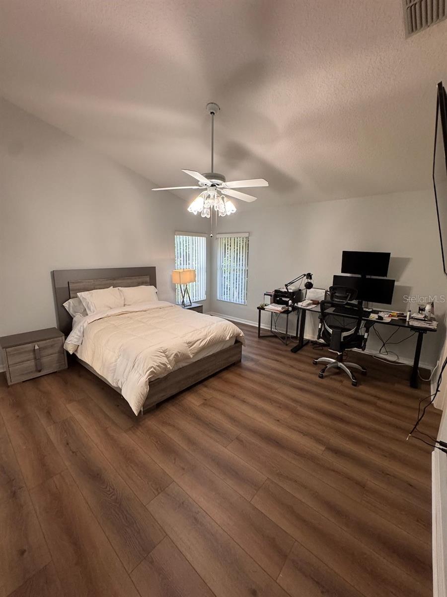 Image 25 of 37 For 709 Hallowell Circle