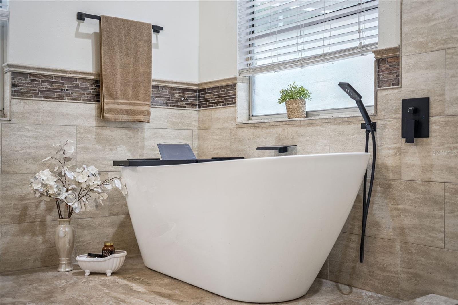 Image 28 of 70 For 383 Eagle Creek Circle