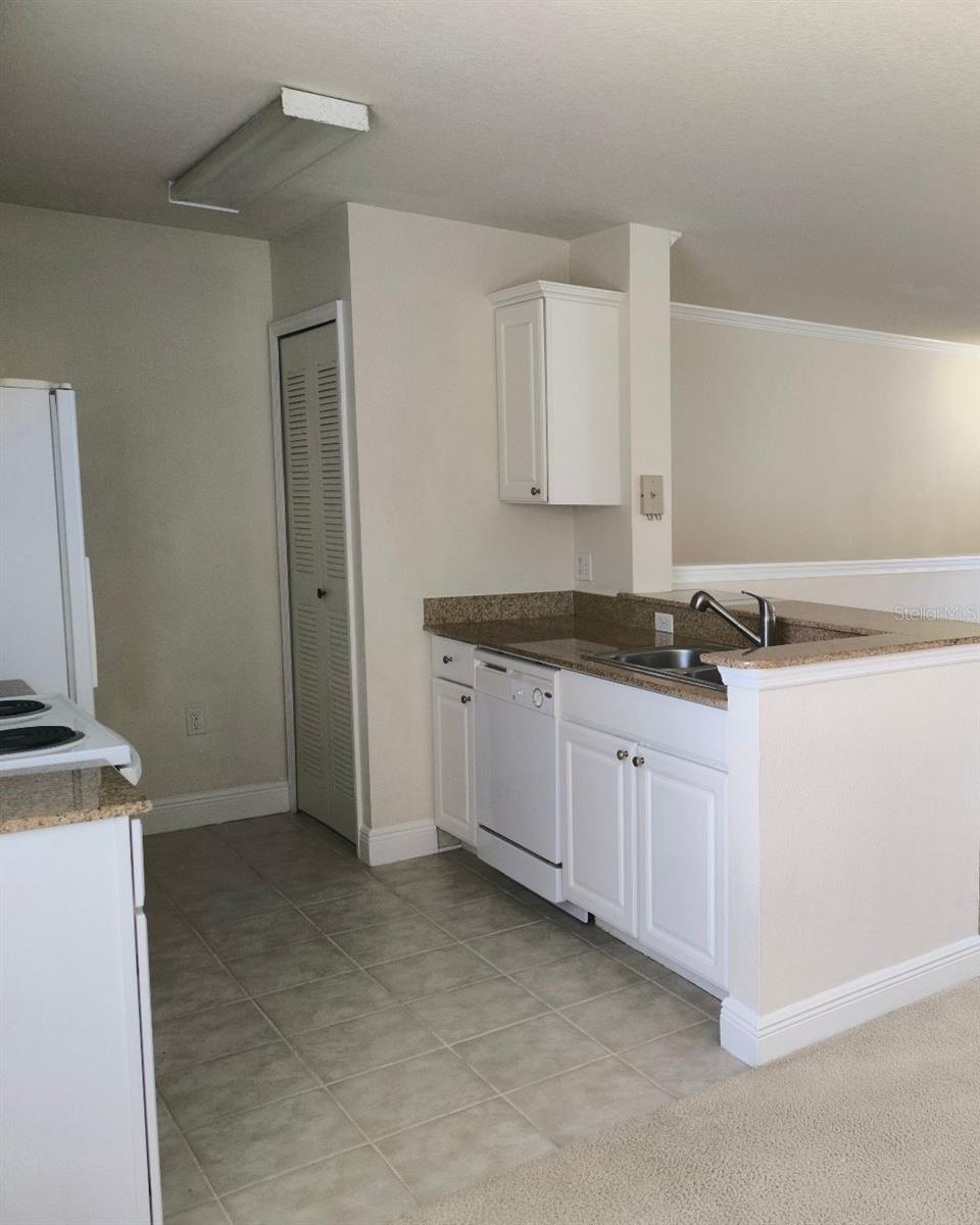 Image 8 of 29 For 131 Southern Pecan Circle 201