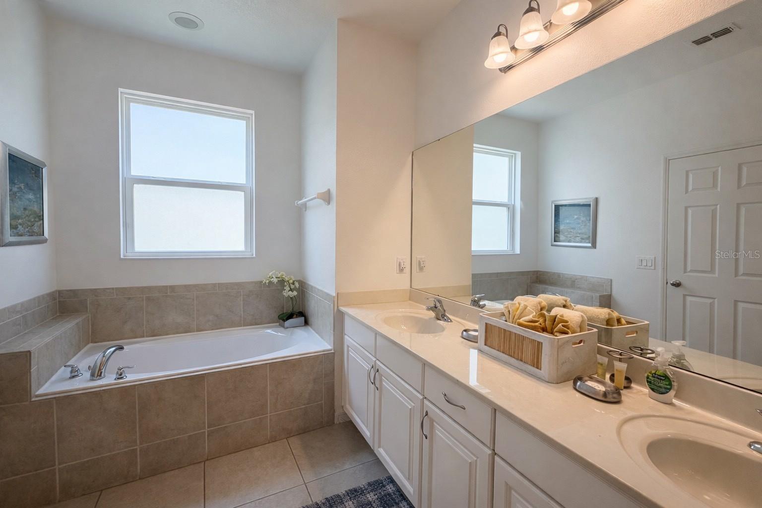 Image 14 of 34 For 2618 Santosh Cove