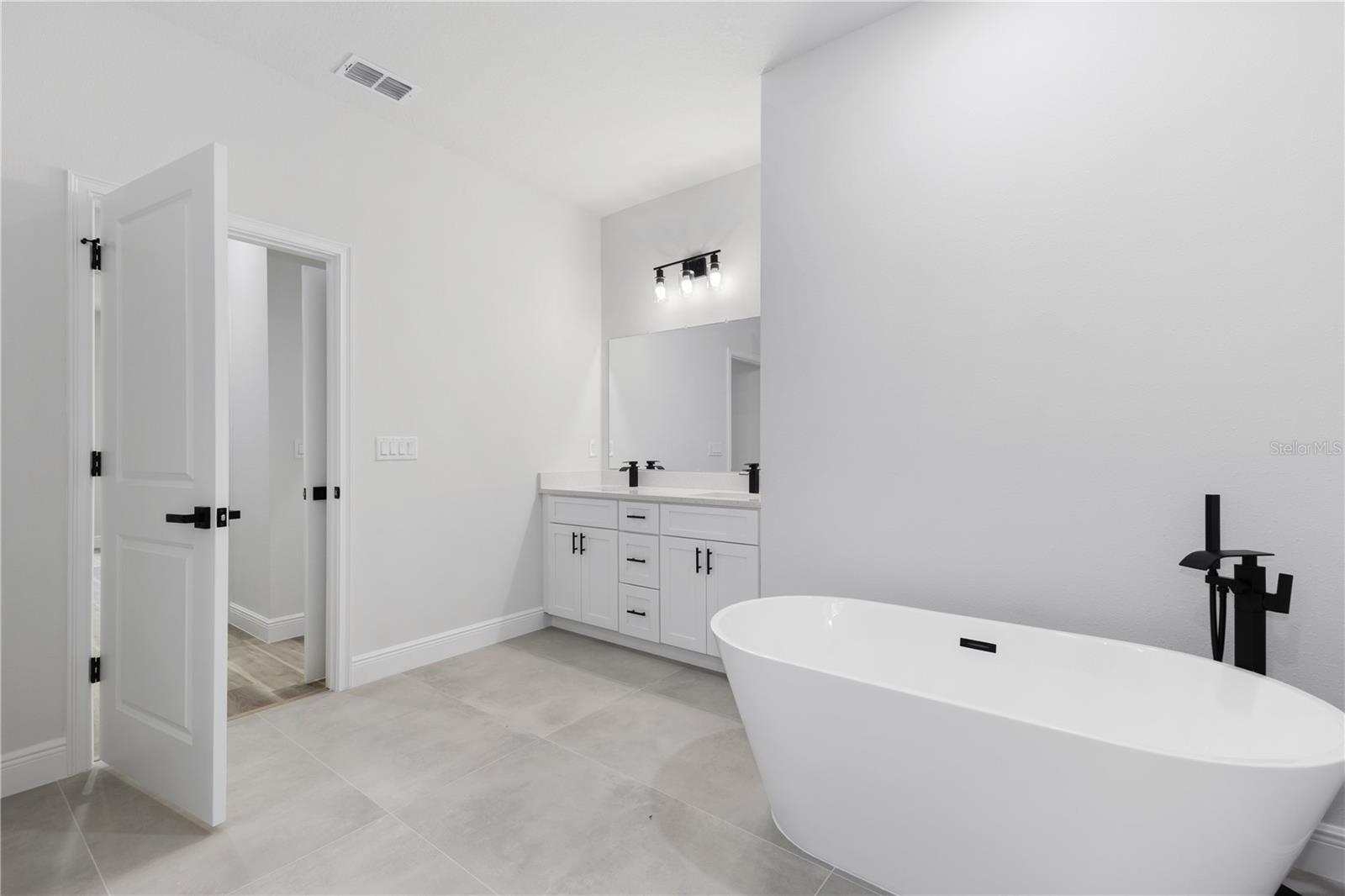 Image 17 of 23 For 775 Marion Oaks Manor