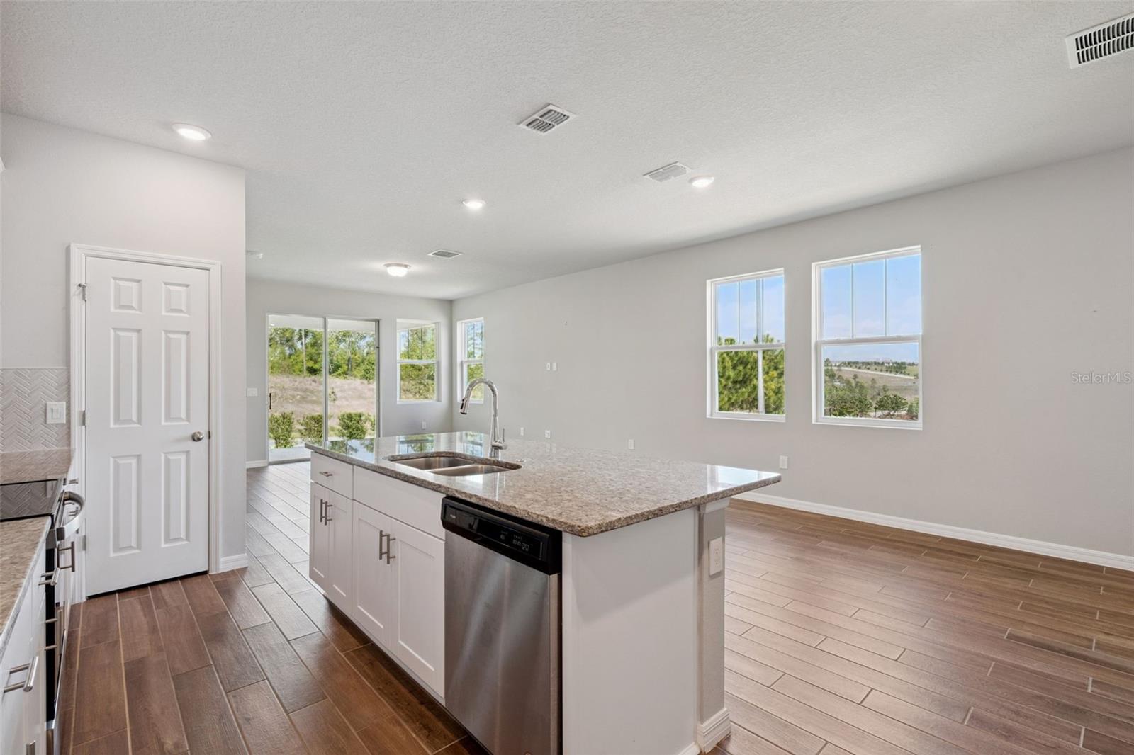 Image 8 of 41 For 2353 Mystic Maze Lane