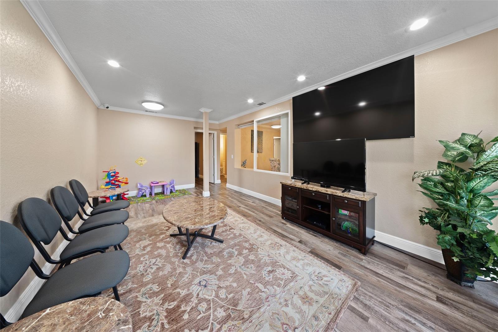 Image 5 of 27 For 2750 Volusia Avenue