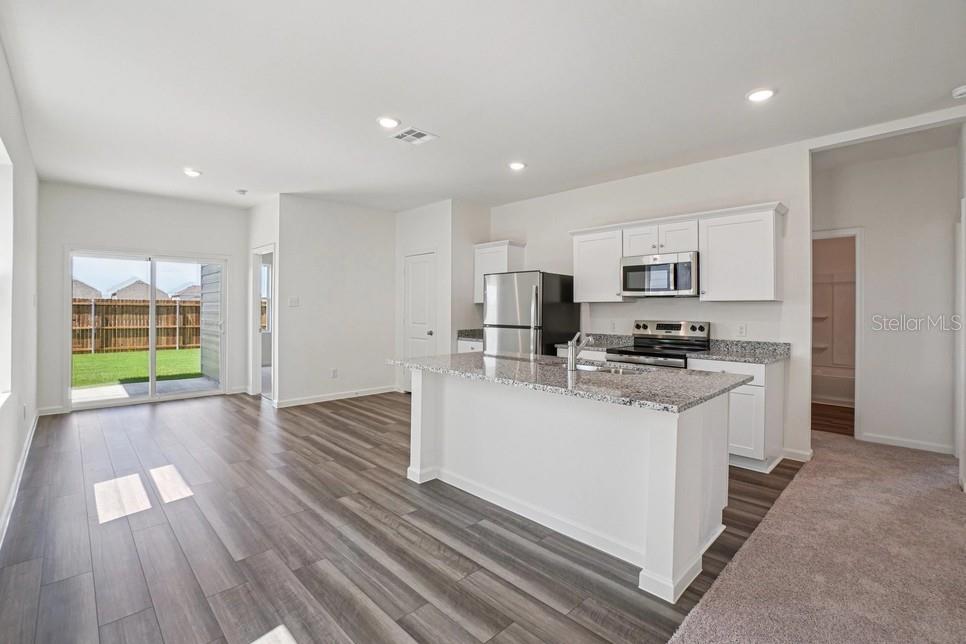 Image 4 of 9 For 2006 Hemingway Circle