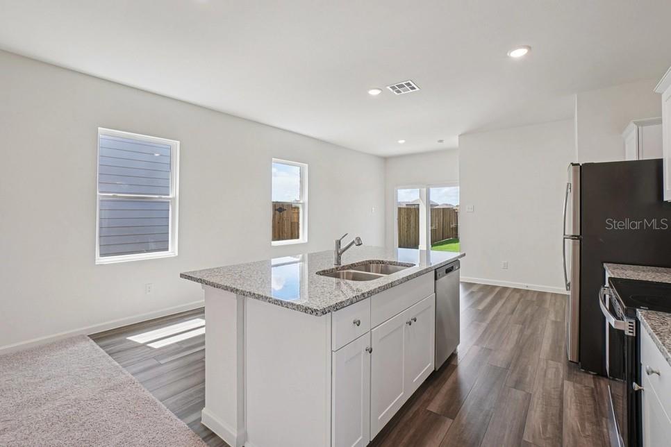 Image 6 of 9 For 2006 Hemingway Circle