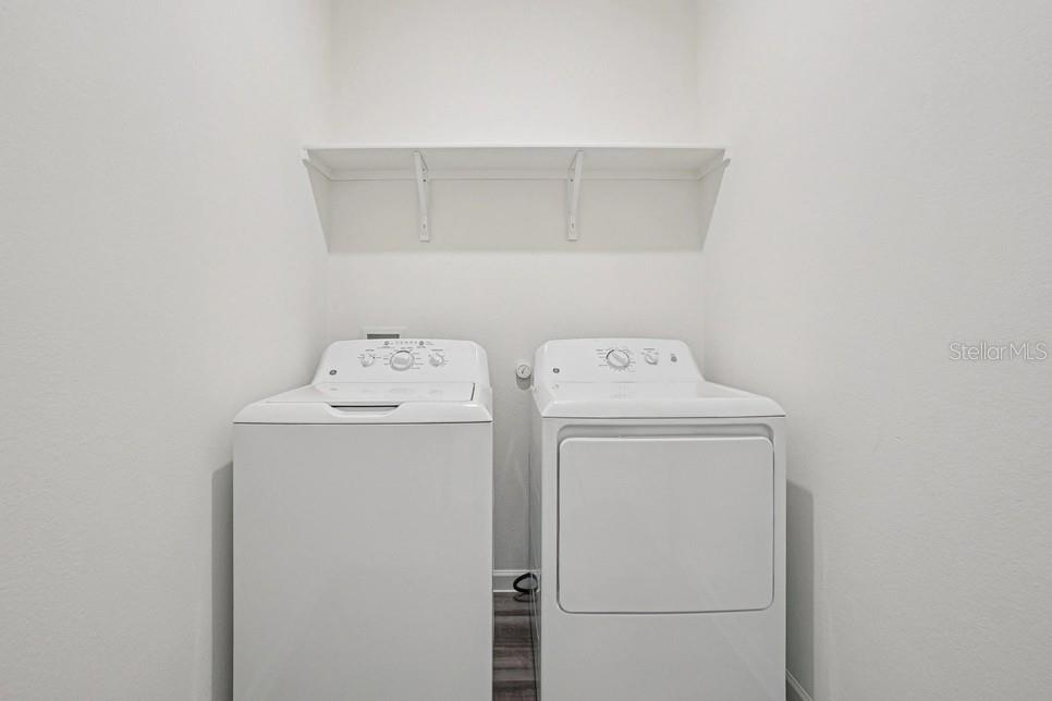 Image 7 of 9 For 2006 Hemingway Circle