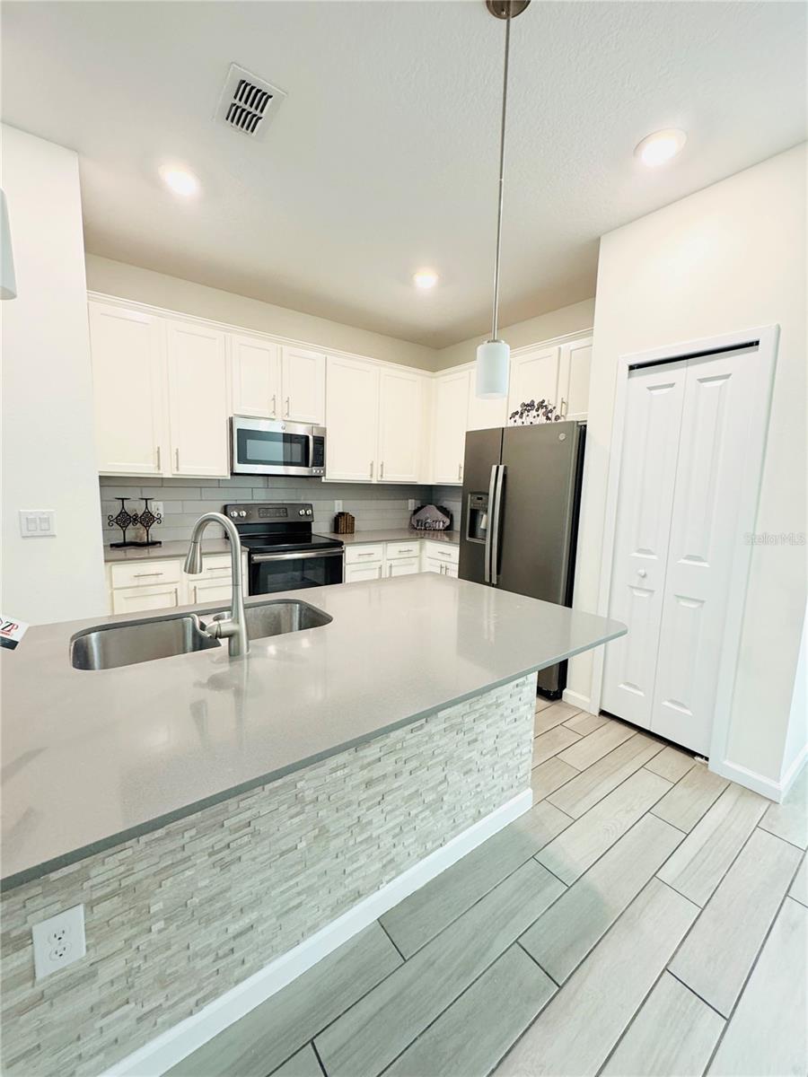 Image 6 of 24 For 9884 Red Eagle Drive