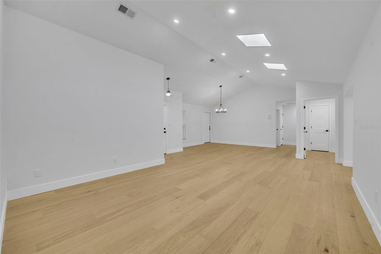 Image 10 of 40 For 1317 Medinah Court