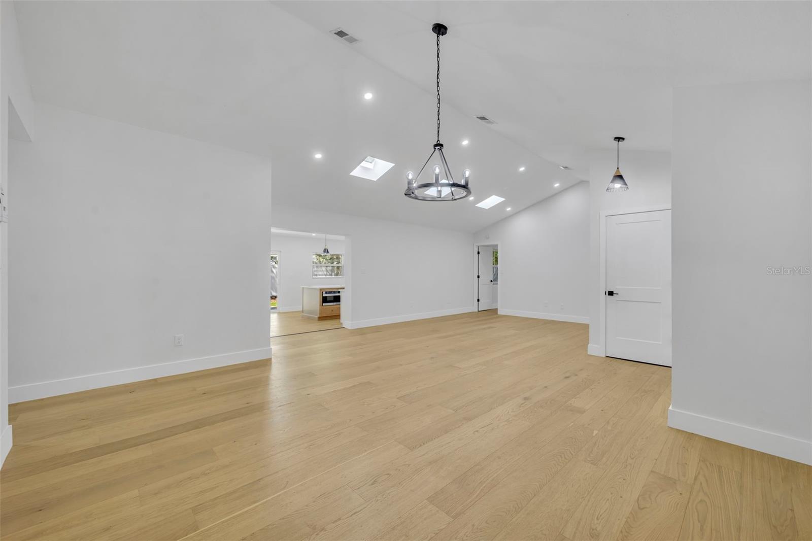 Image 12 of 40 For 1317 Medinah Court