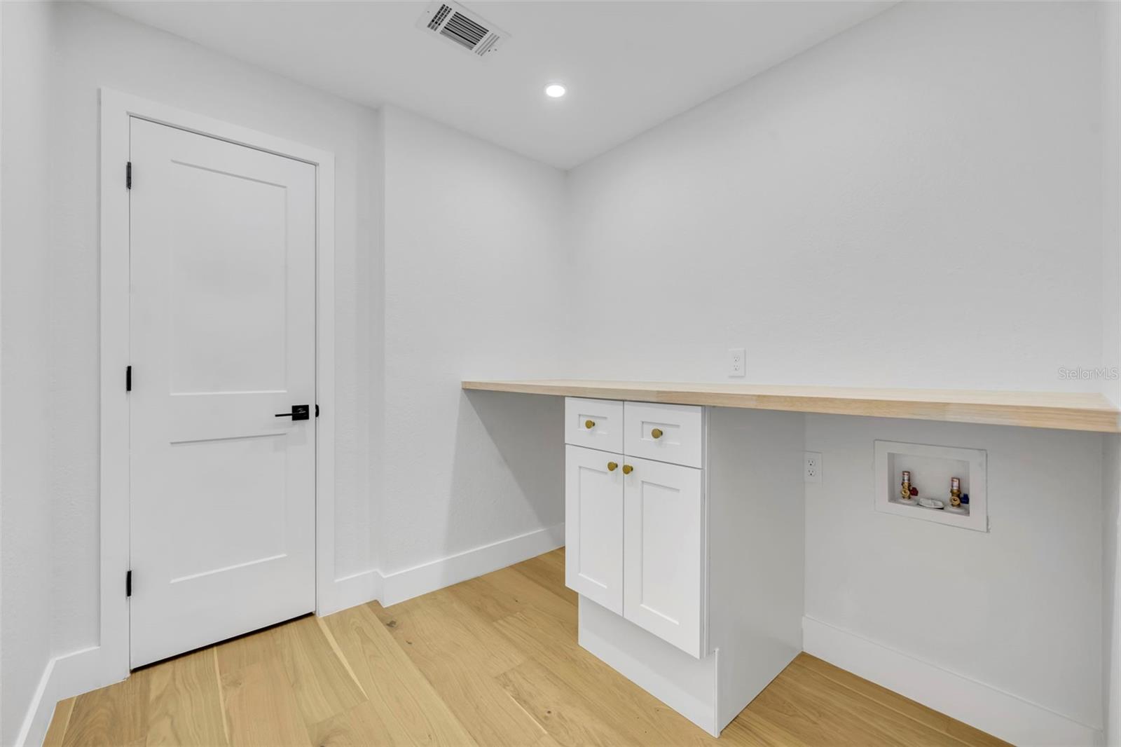 Image 32 of 40 For 1317 Medinah Court