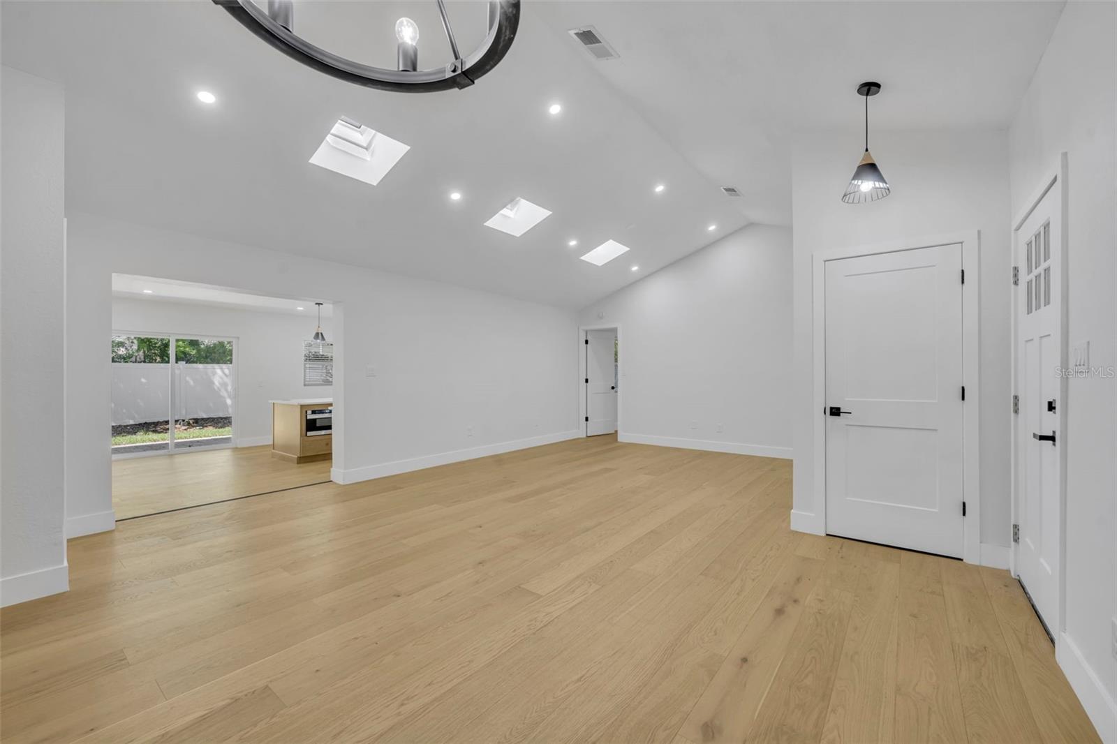 Image 6 of 40 For 1317 Medinah Court