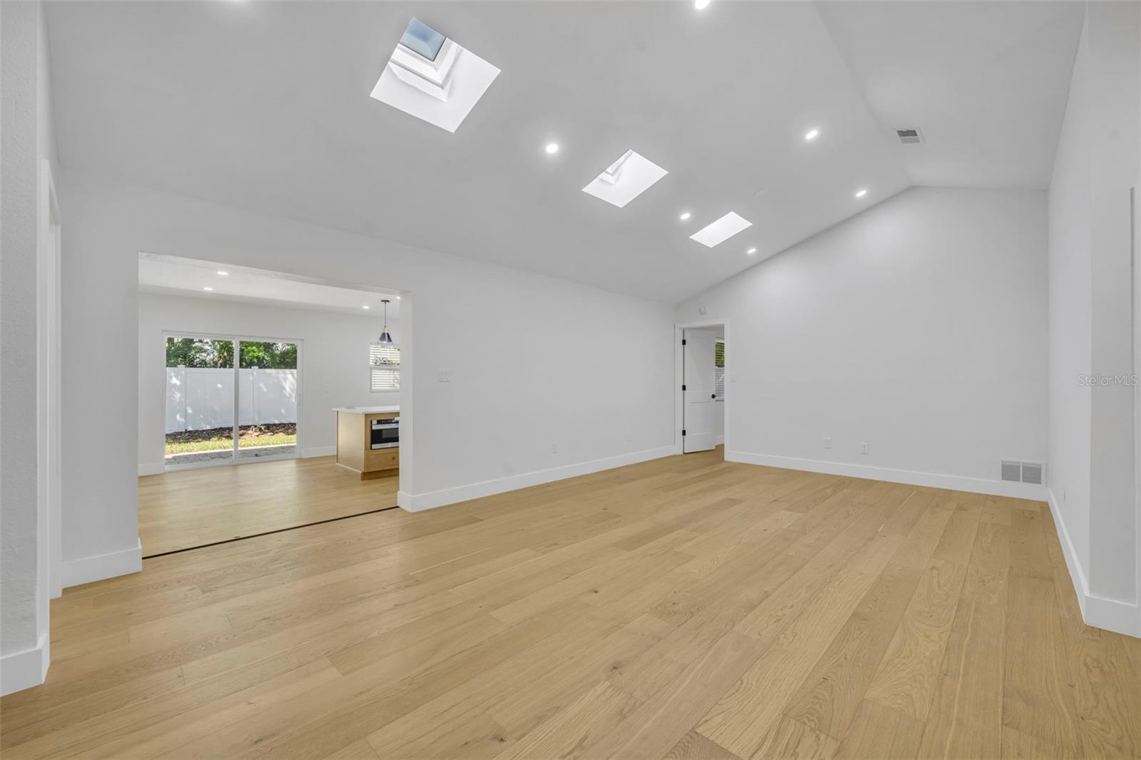 Image 7 of 40 For 1317 Medinah Court