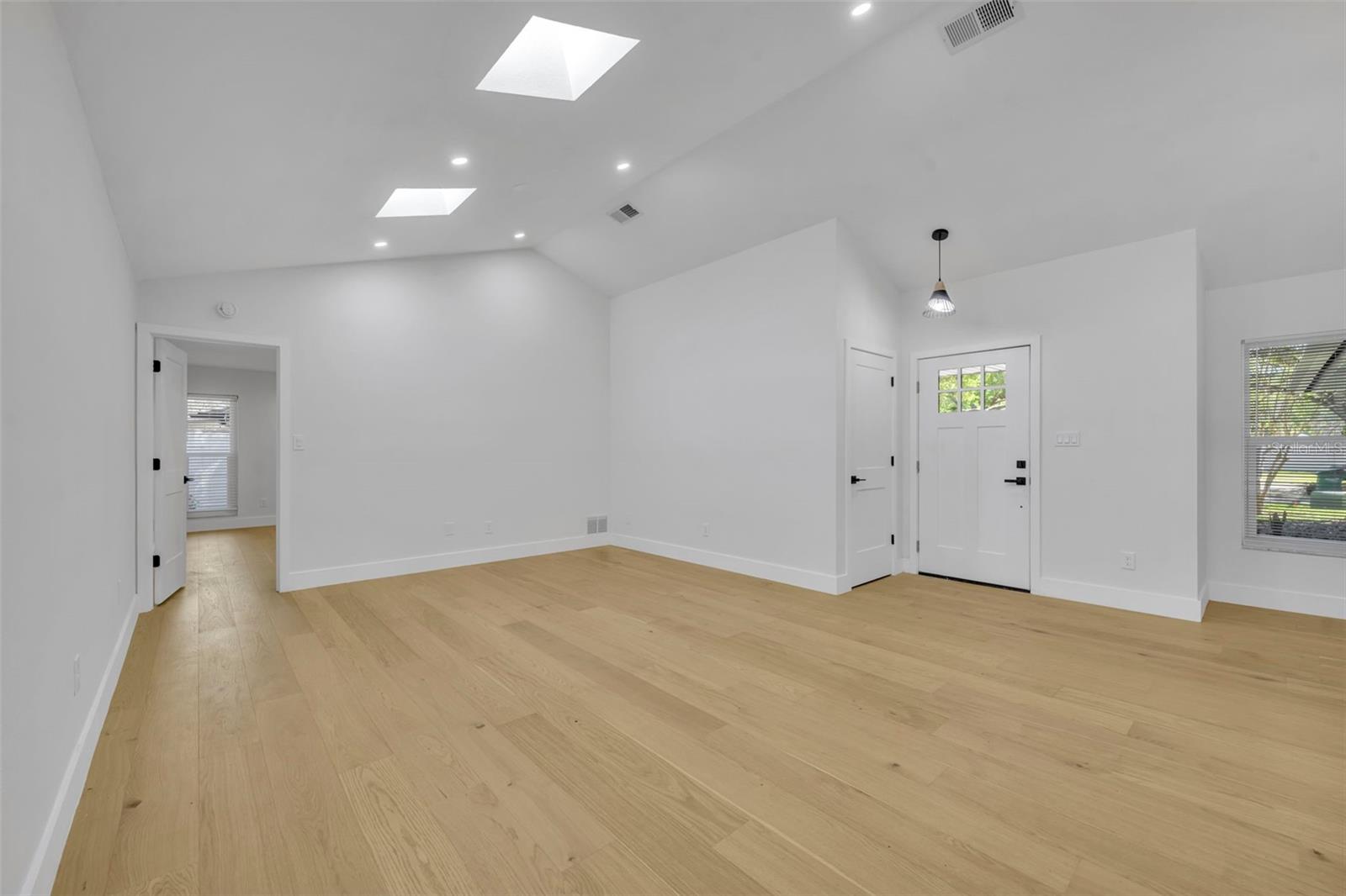 Image 8 of 40 For 1317 Medinah Court