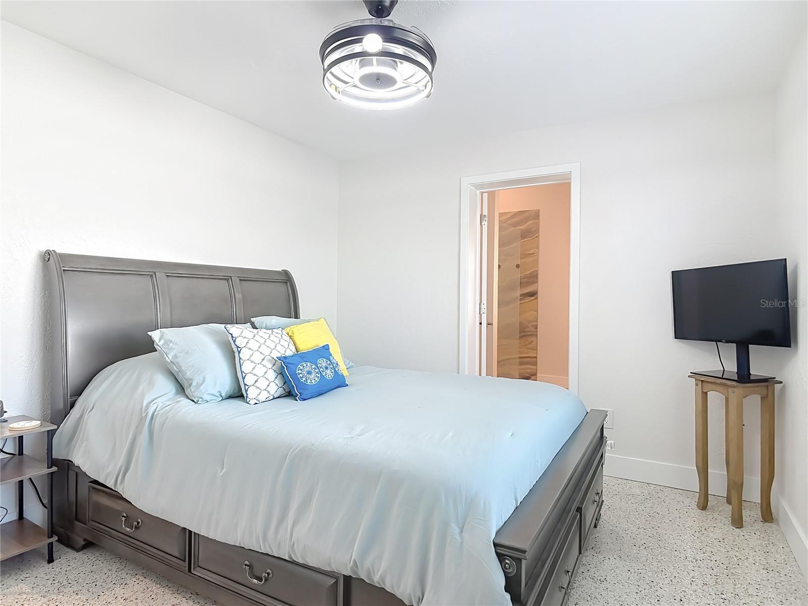 Image 24 of 43 For 214 Condict Drive