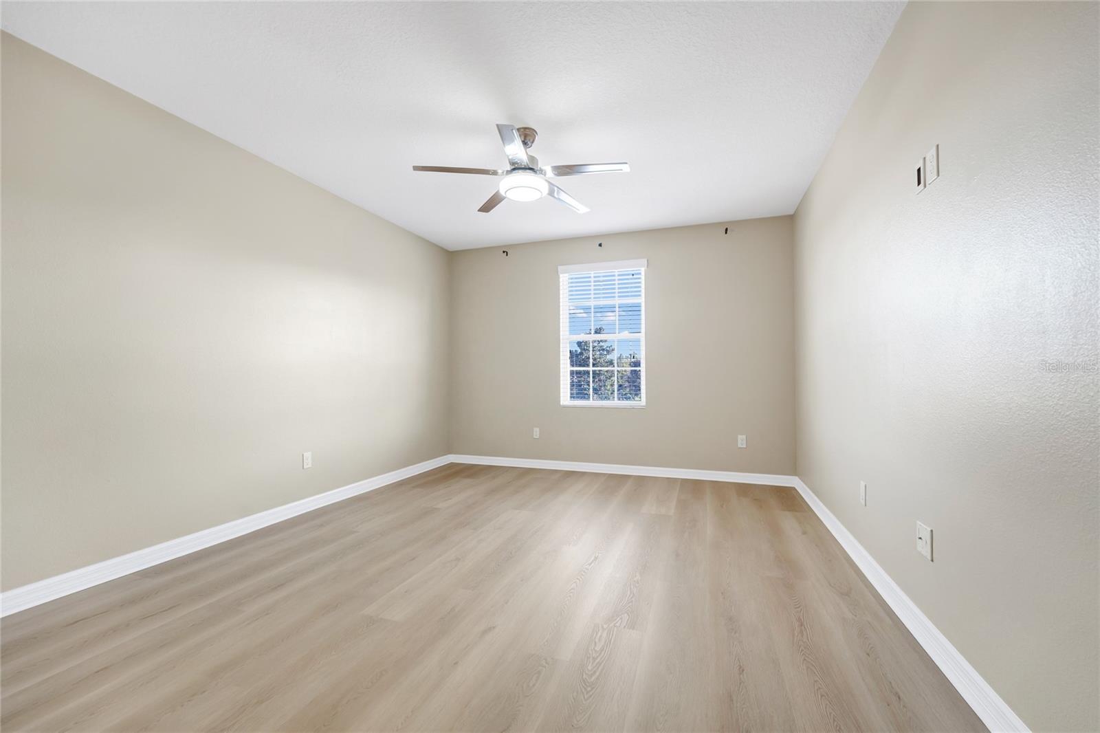 Image 11 of 20 For 15558 Sandfield Loop