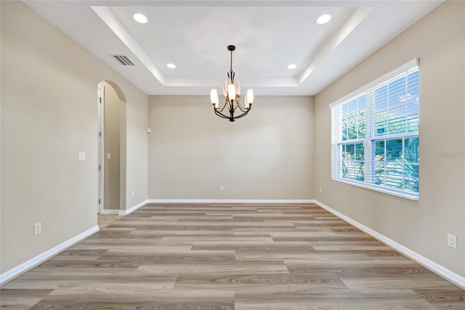 Image 7 of 20 For 15558 Sandfield Loop