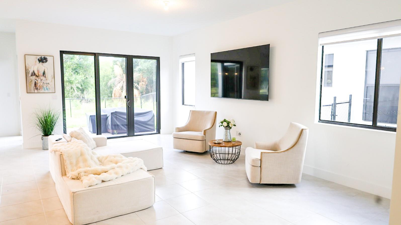 Listing photo id 11 for 5868 Agostino Way