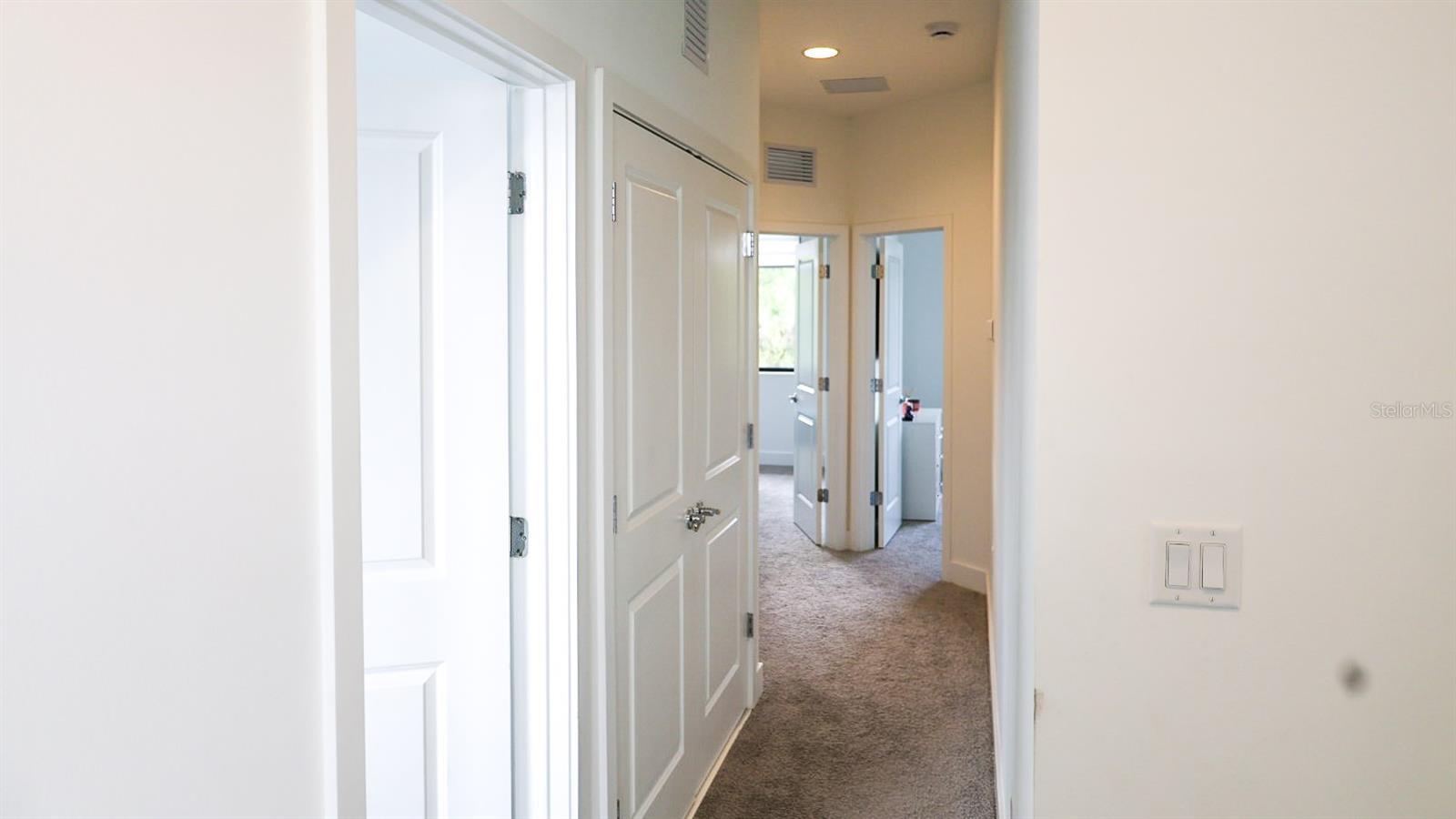 Listing photo id 14 for 5868 Agostino Way