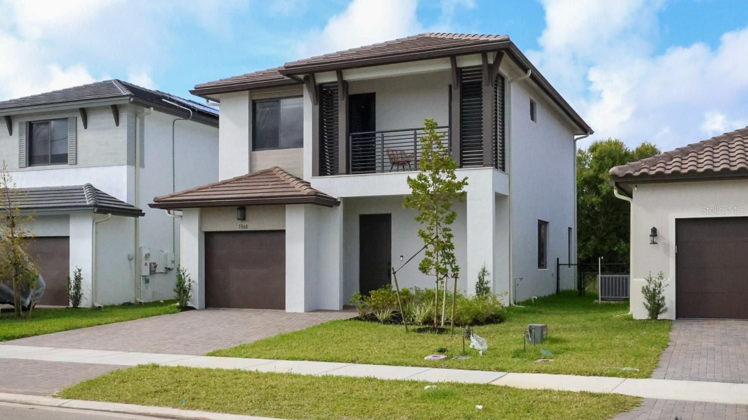 Listing photo id 0 for 5868 Agostino Way