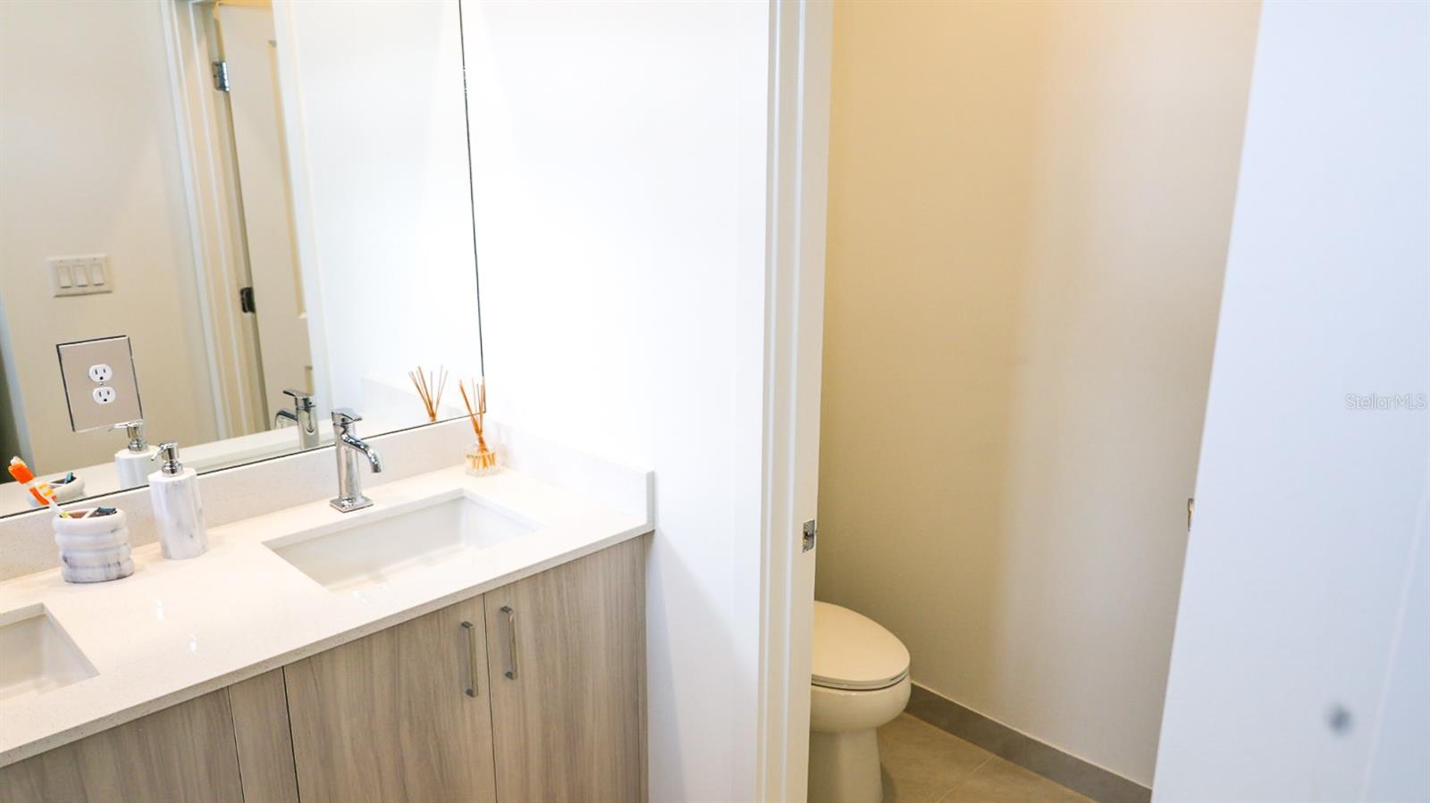 Listing photo id 18 for 5868 Agostino Way