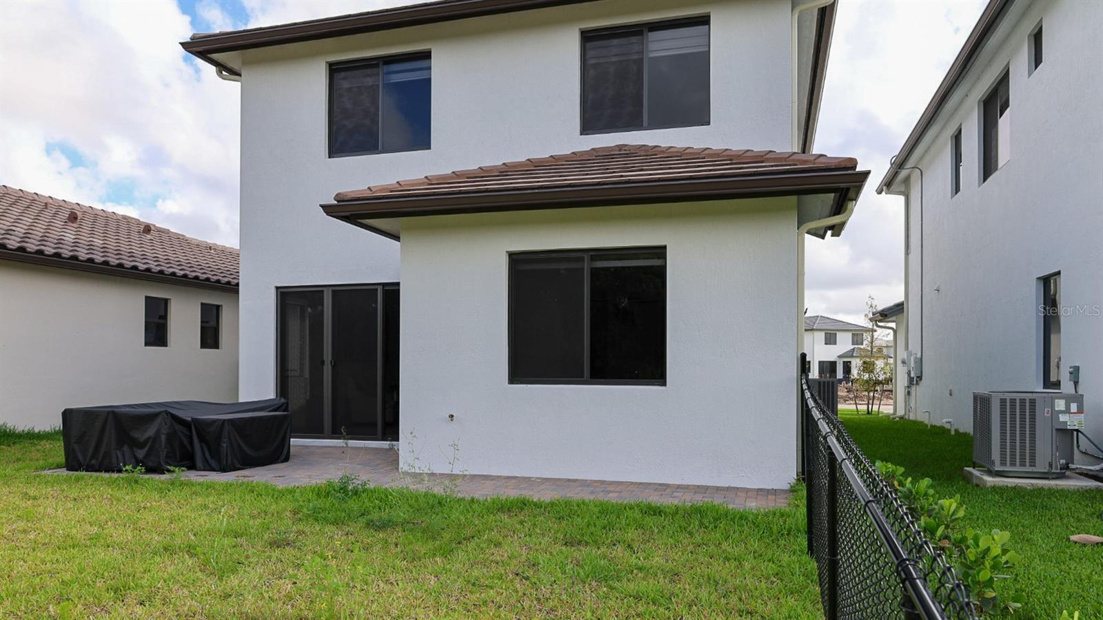 Listing photo id 31 for 5868 Agostino Way
