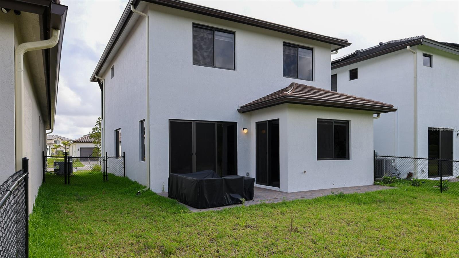Listing photo id 32 for 5868 Agostino Way