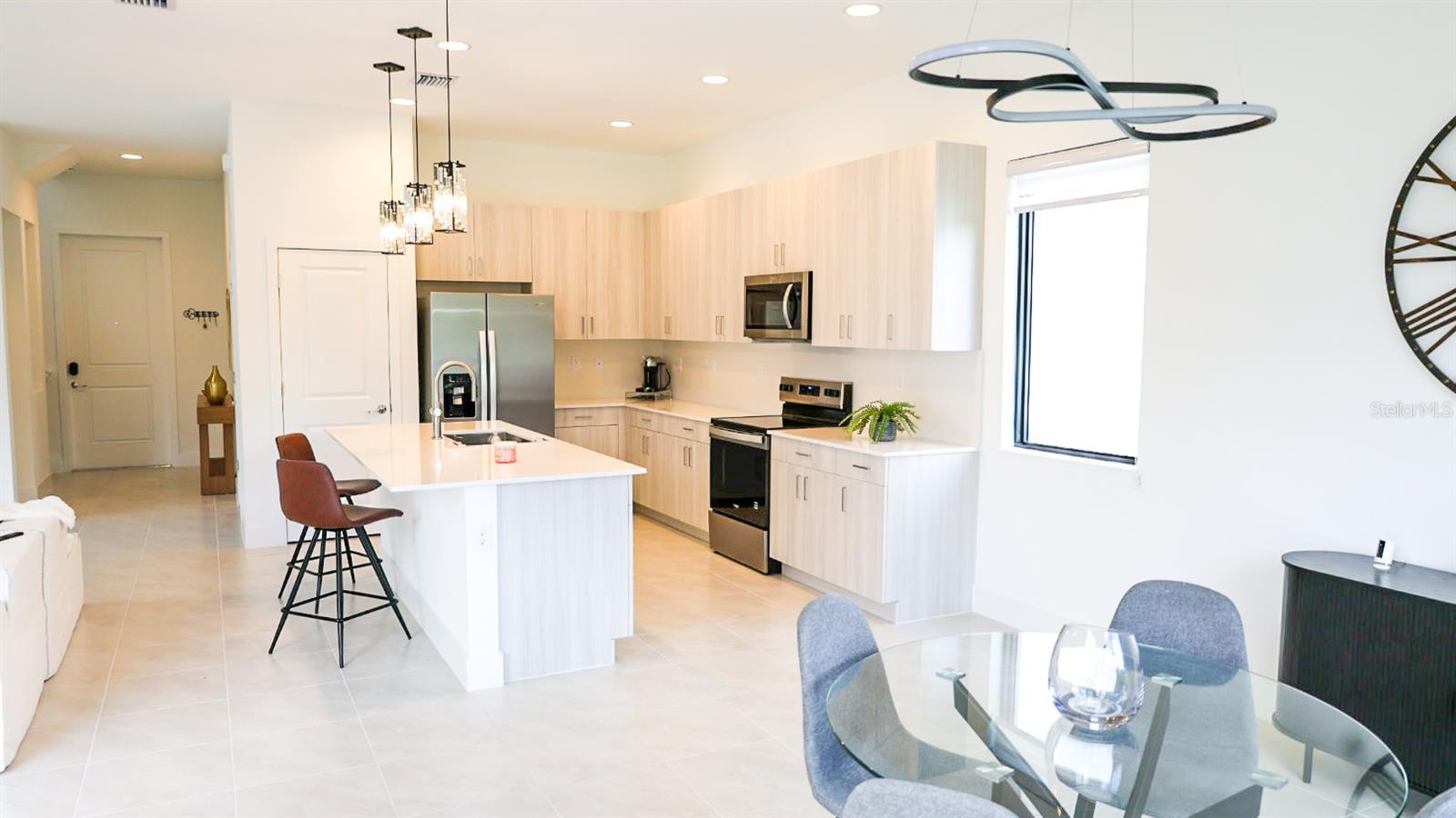 Listing photo id 5 for 5868 Agostino Way