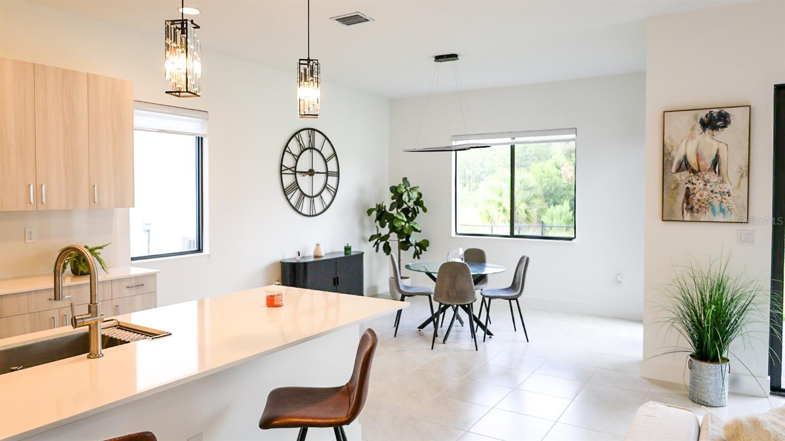 Listing photo id 6 for 5868 Agostino Way