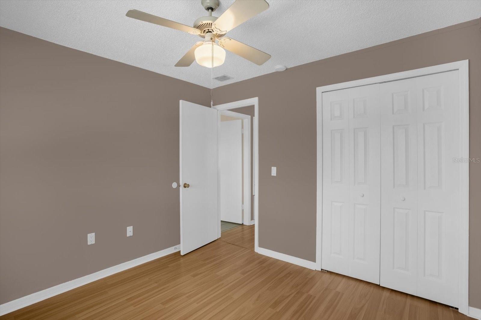 Image 17 of 40 For 606 Iris Street