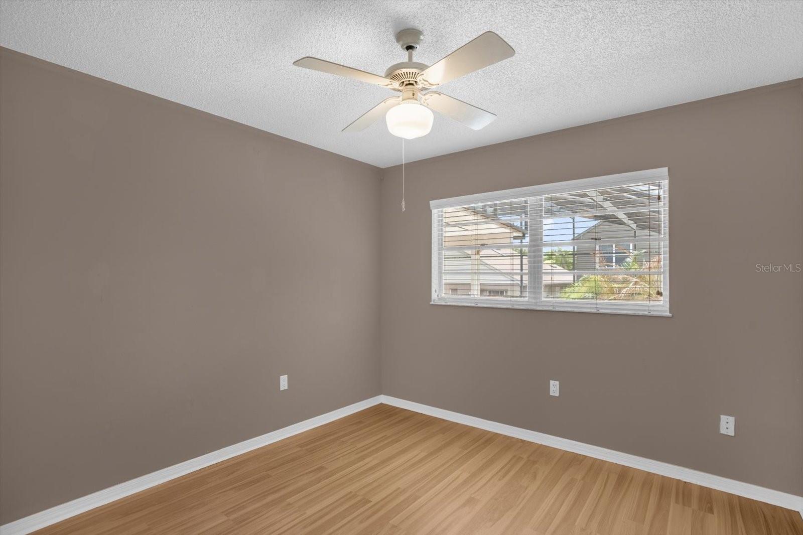 Image 18 of 40 For 606 Iris Street