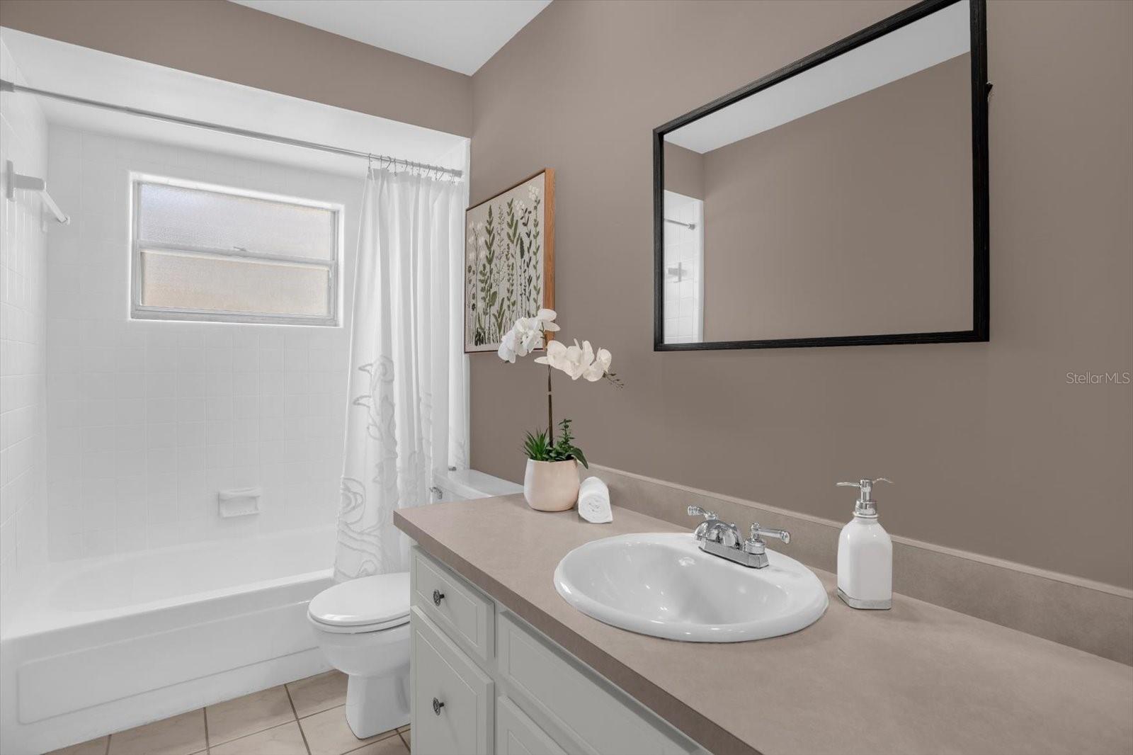 Image 19 of 40 For 606 Iris Street