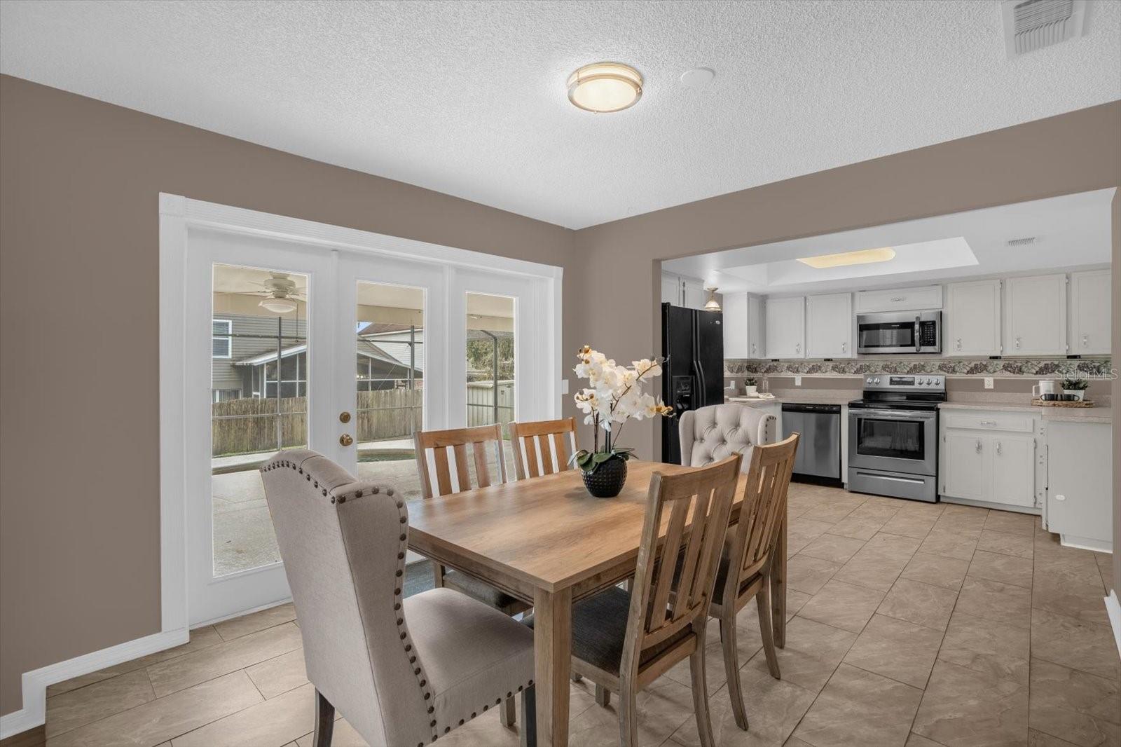 Image 22 of 40 For 606 Iris Street