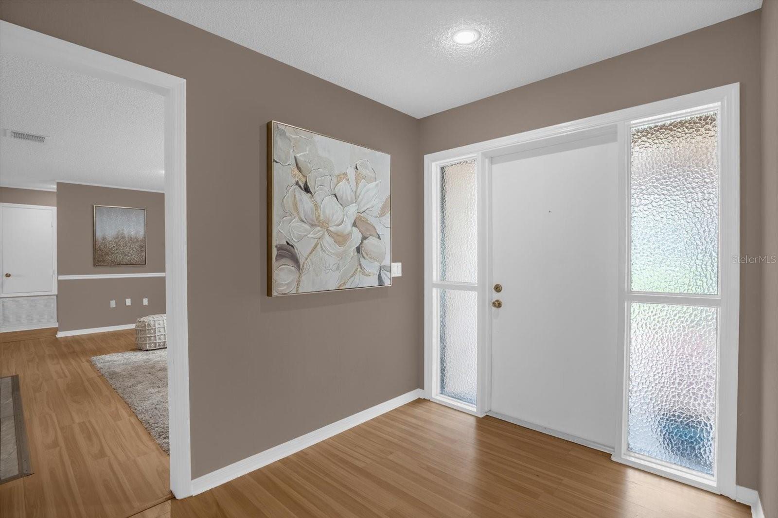 Image 3 of 40 For 606 Iris Street