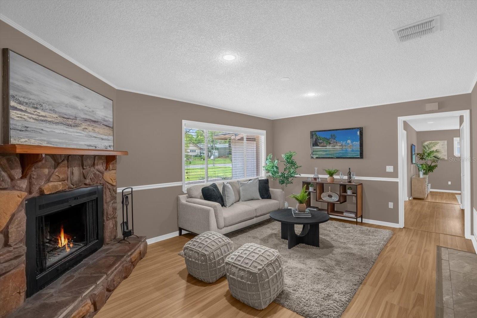 Image 6 of 40 For 606 Iris Street