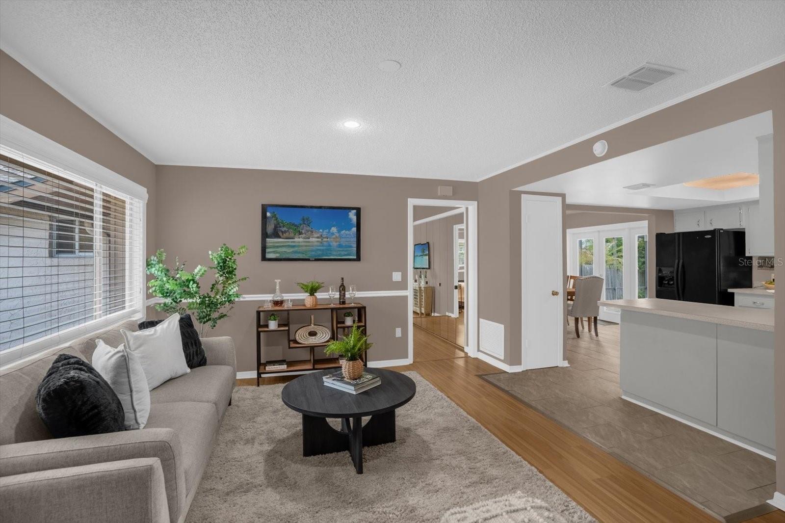 Image 7 of 40 For 606 Iris Street