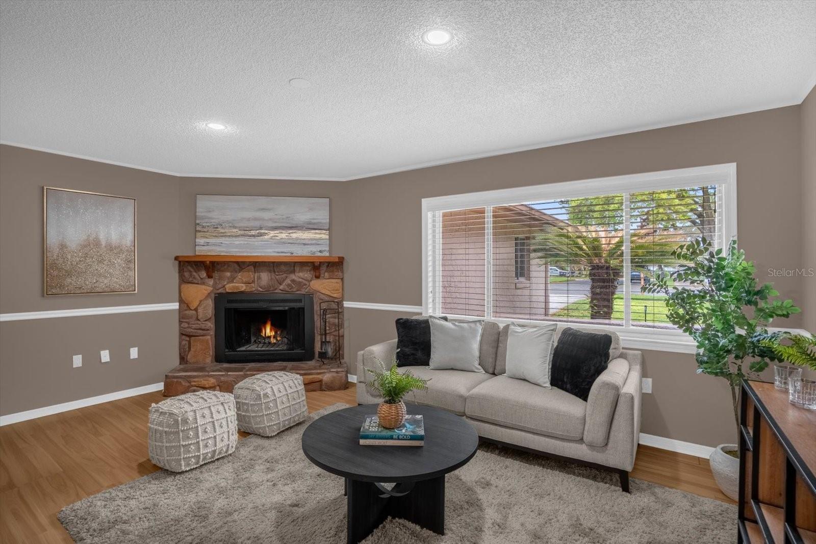 Image 8 of 40 For 606 Iris Street