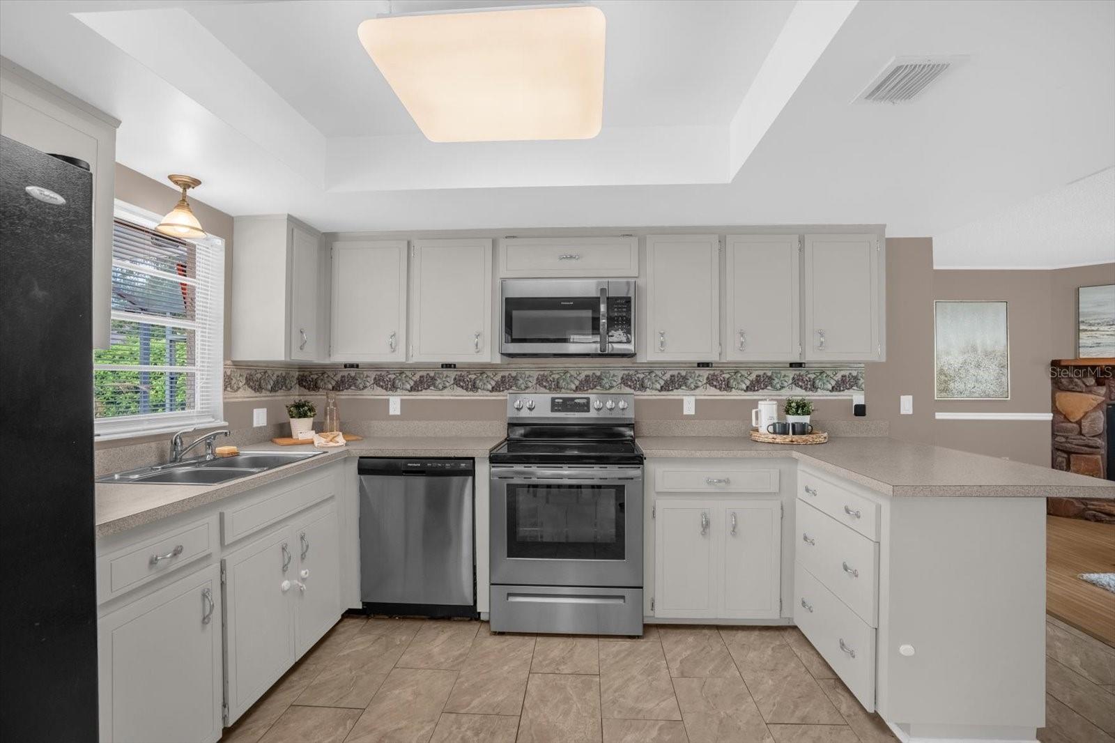 Image 9 of 40 For 606 Iris Street