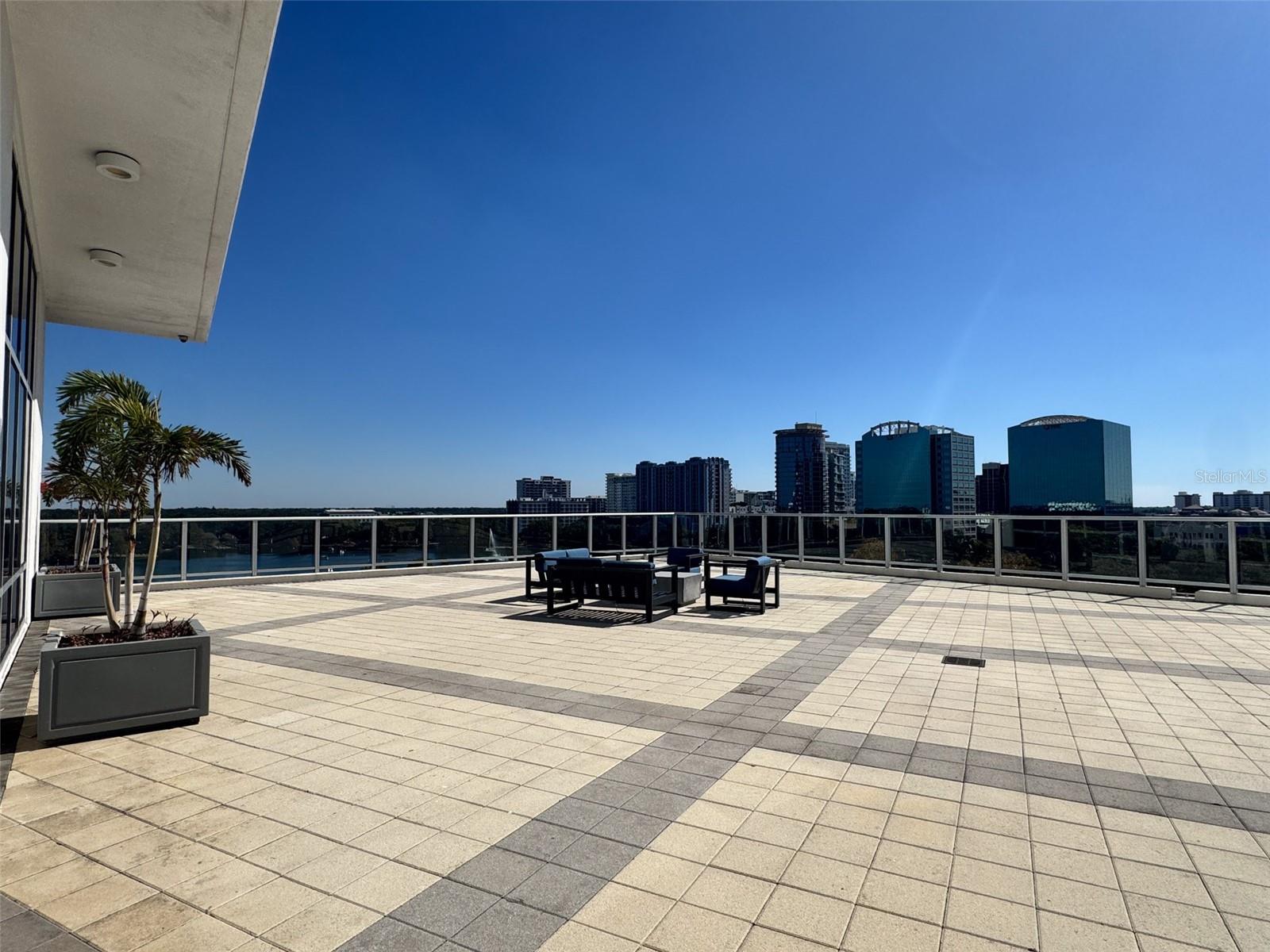 Image 19 of 30 For 150 Robinson Street 701