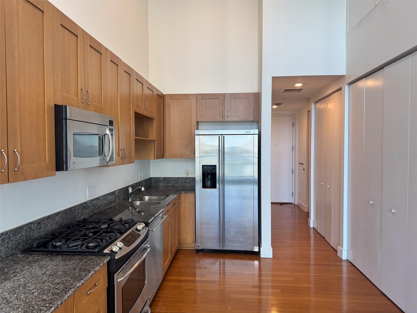 Image 6 of 30 For 150 Robinson Street 701