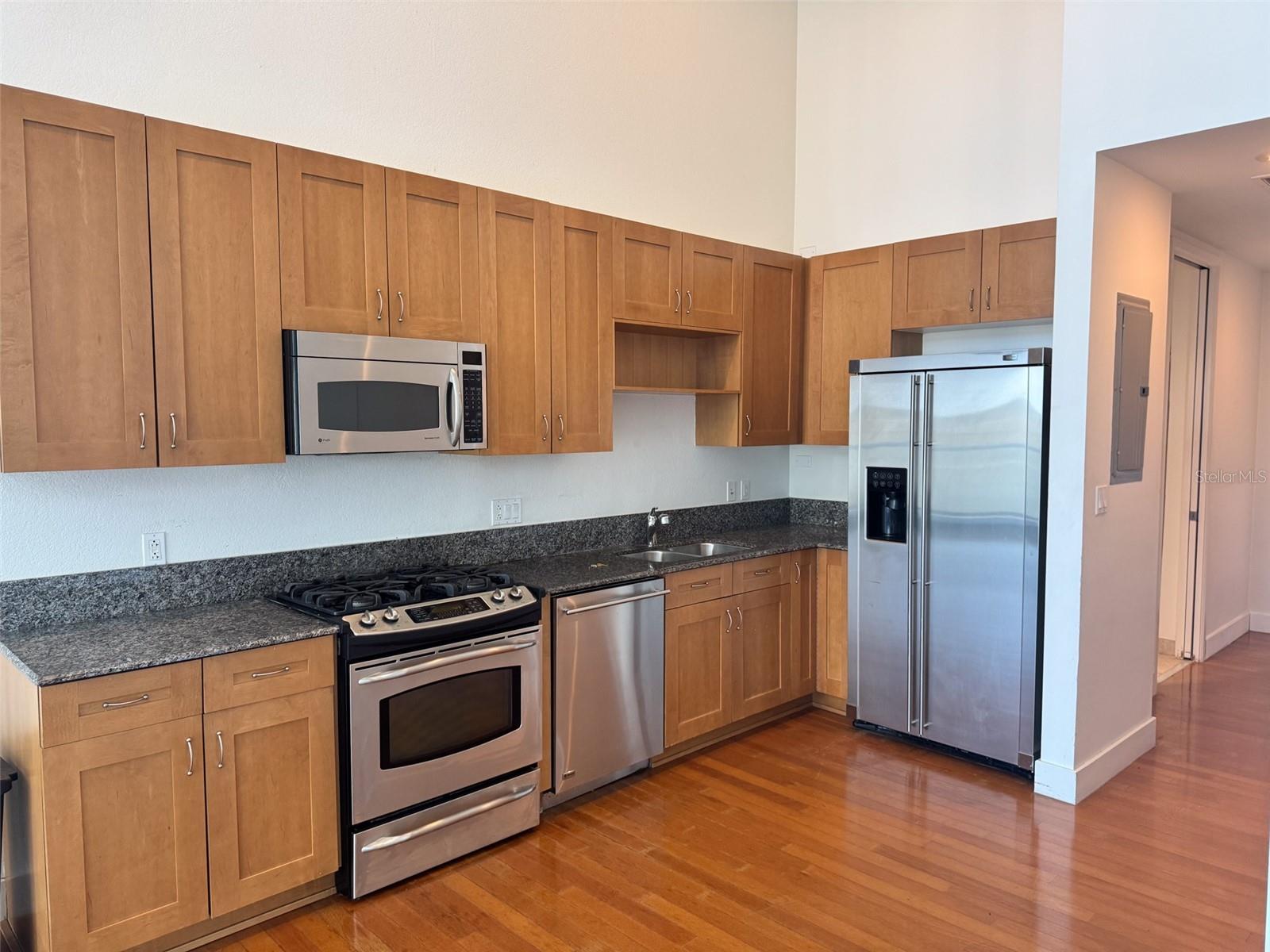 Image 7 of 30 For 150 Robinson Street 701