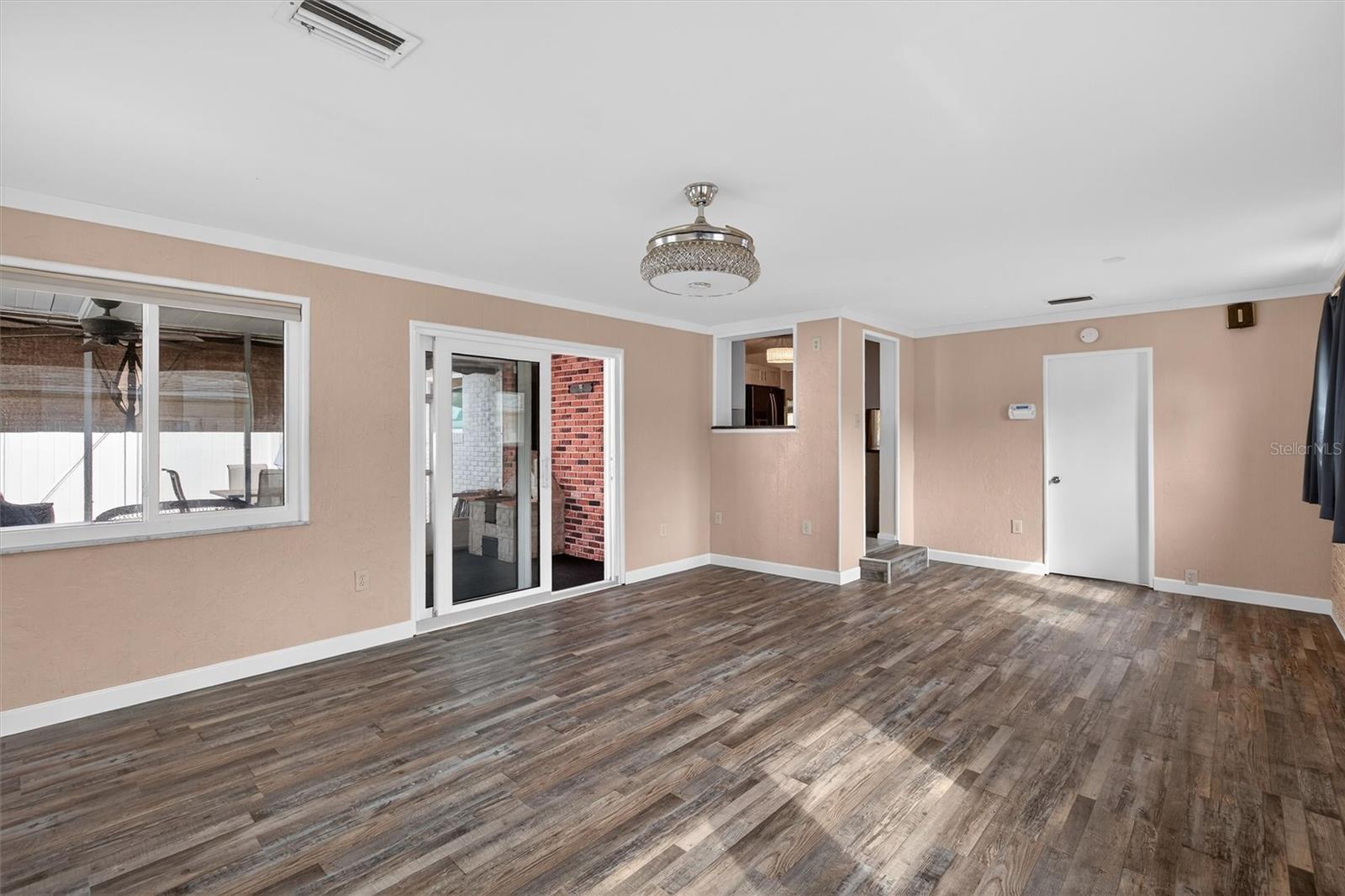 Image 17 of 37 For 344 Zelda Boulevard