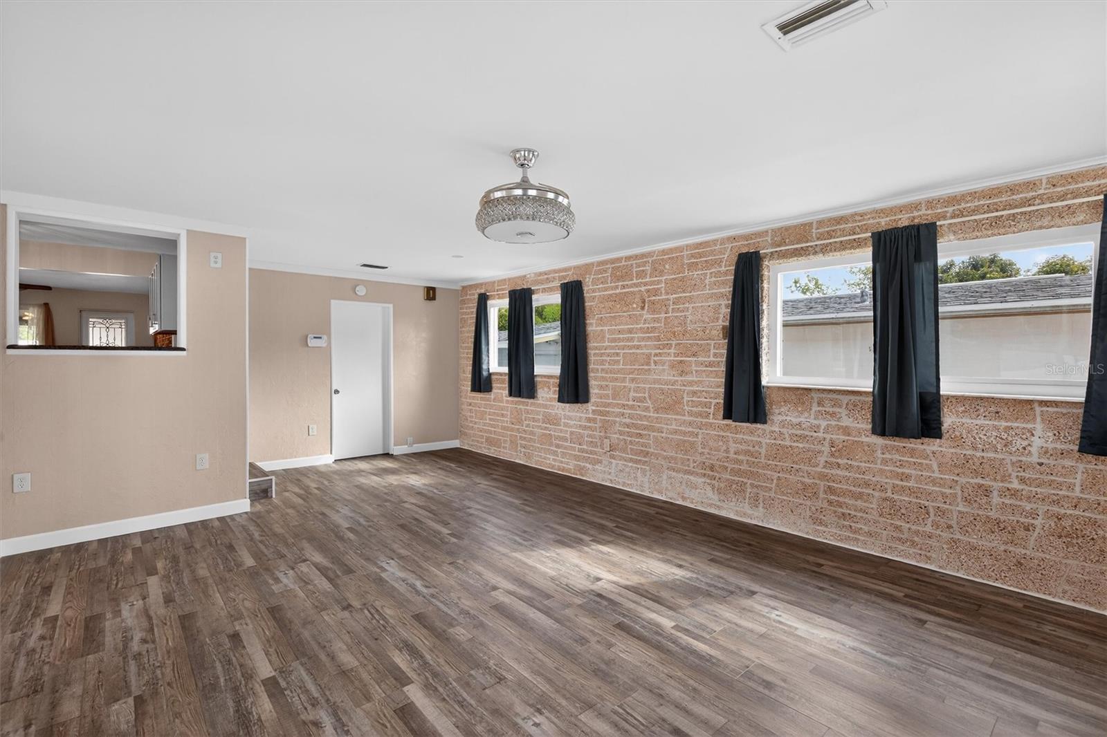 Image 19 of 37 For 344 Zelda Boulevard