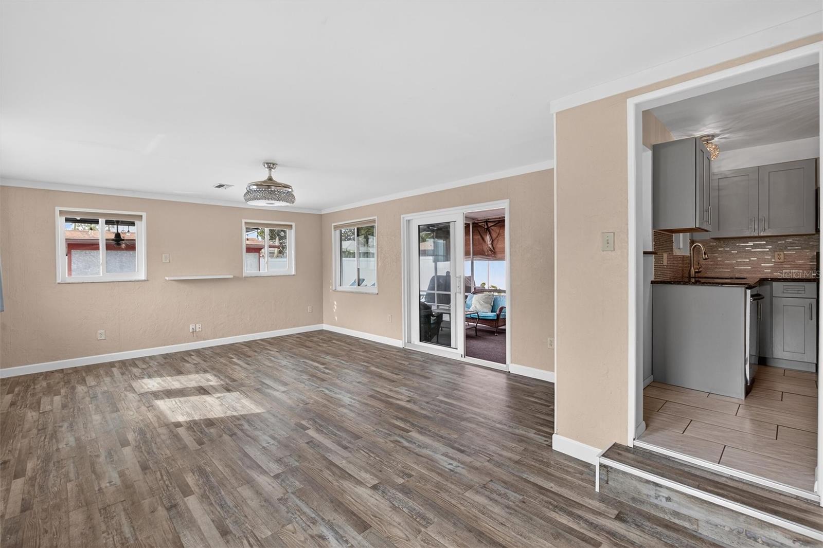 Image 25 of 37 For 344 Zelda Boulevard