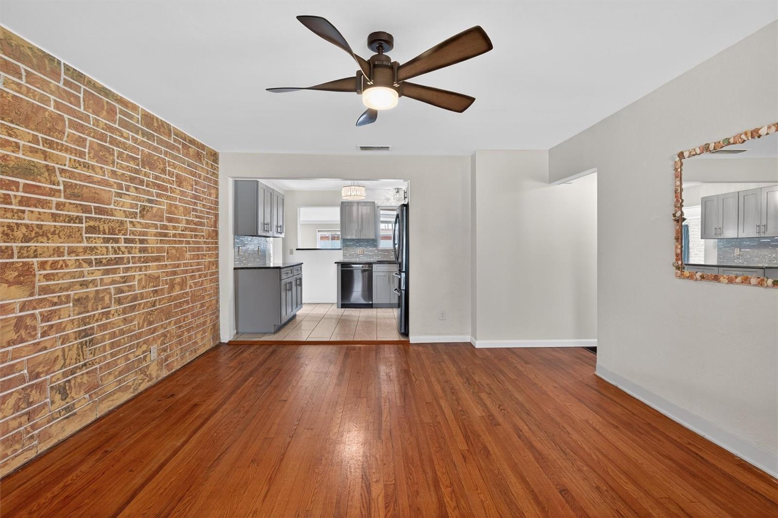 Image 28 of 37 For 344 Zelda Boulevard