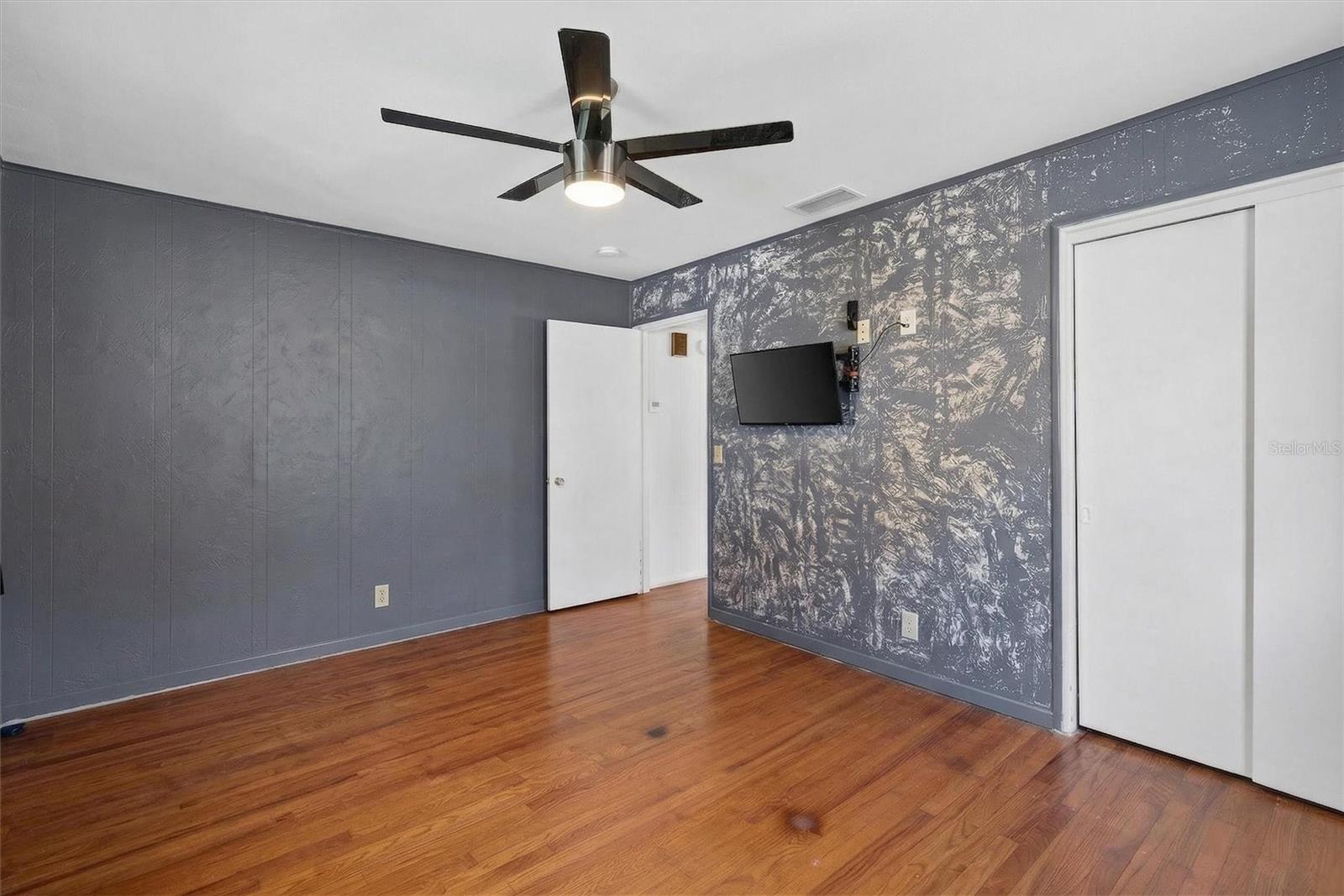 Image 36 of 37 For 344 Zelda Boulevard