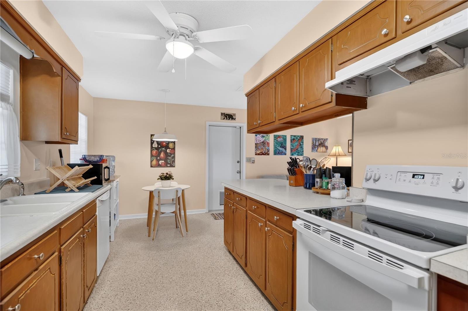 Image 11 of 37 For 5531 Chenault Avenue