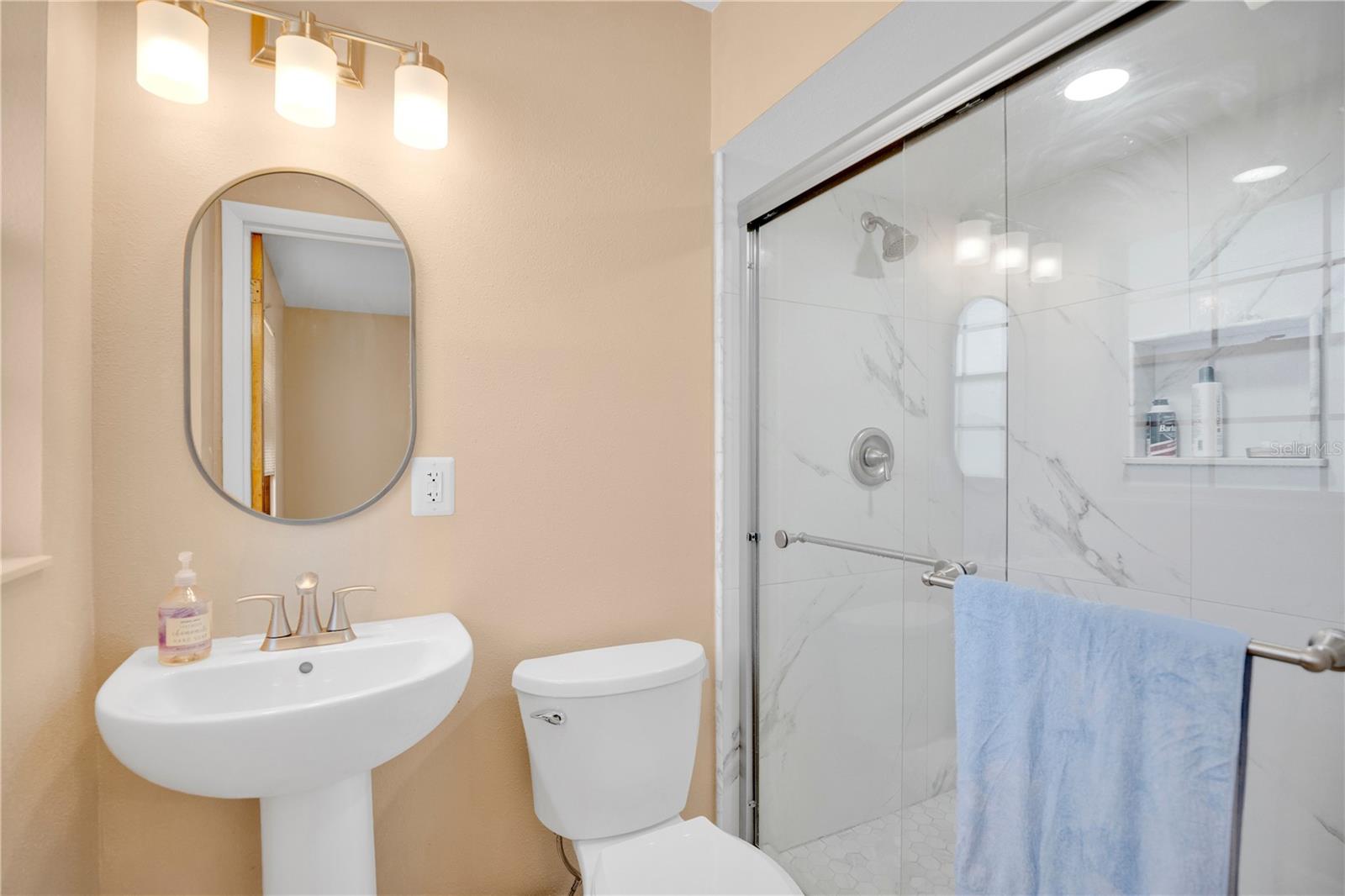 Image 17 of 37 For 5531 Chenault Avenue