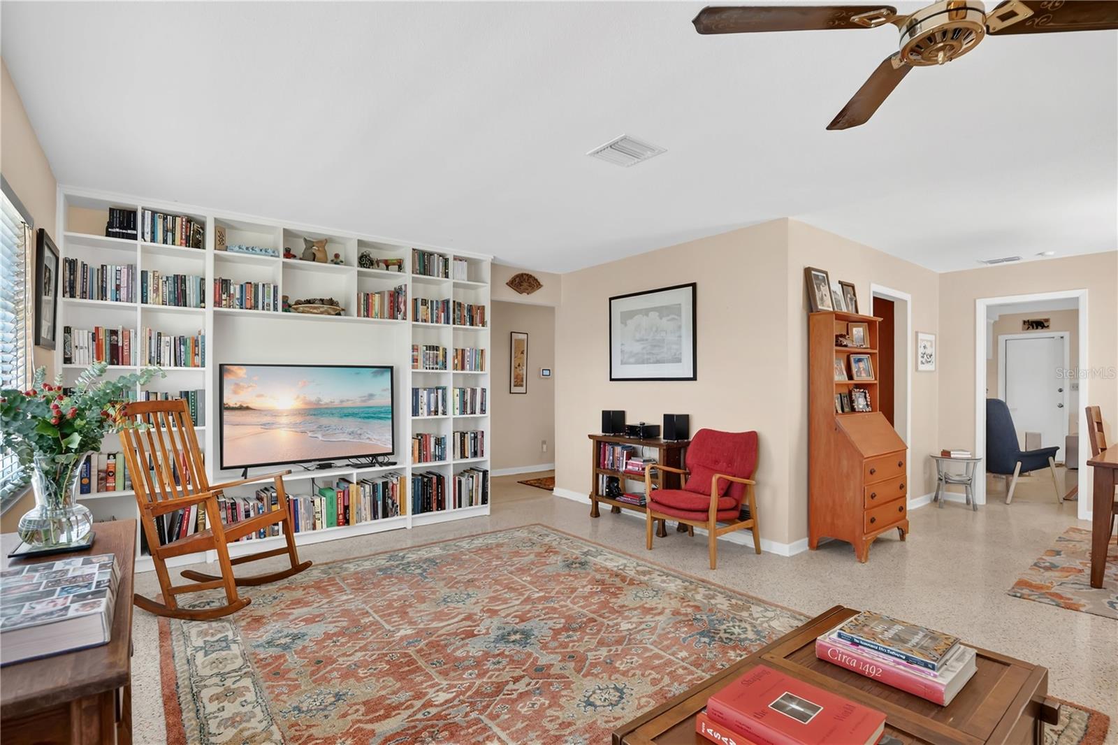 Image 6 of 37 For 5531 Chenault Avenue