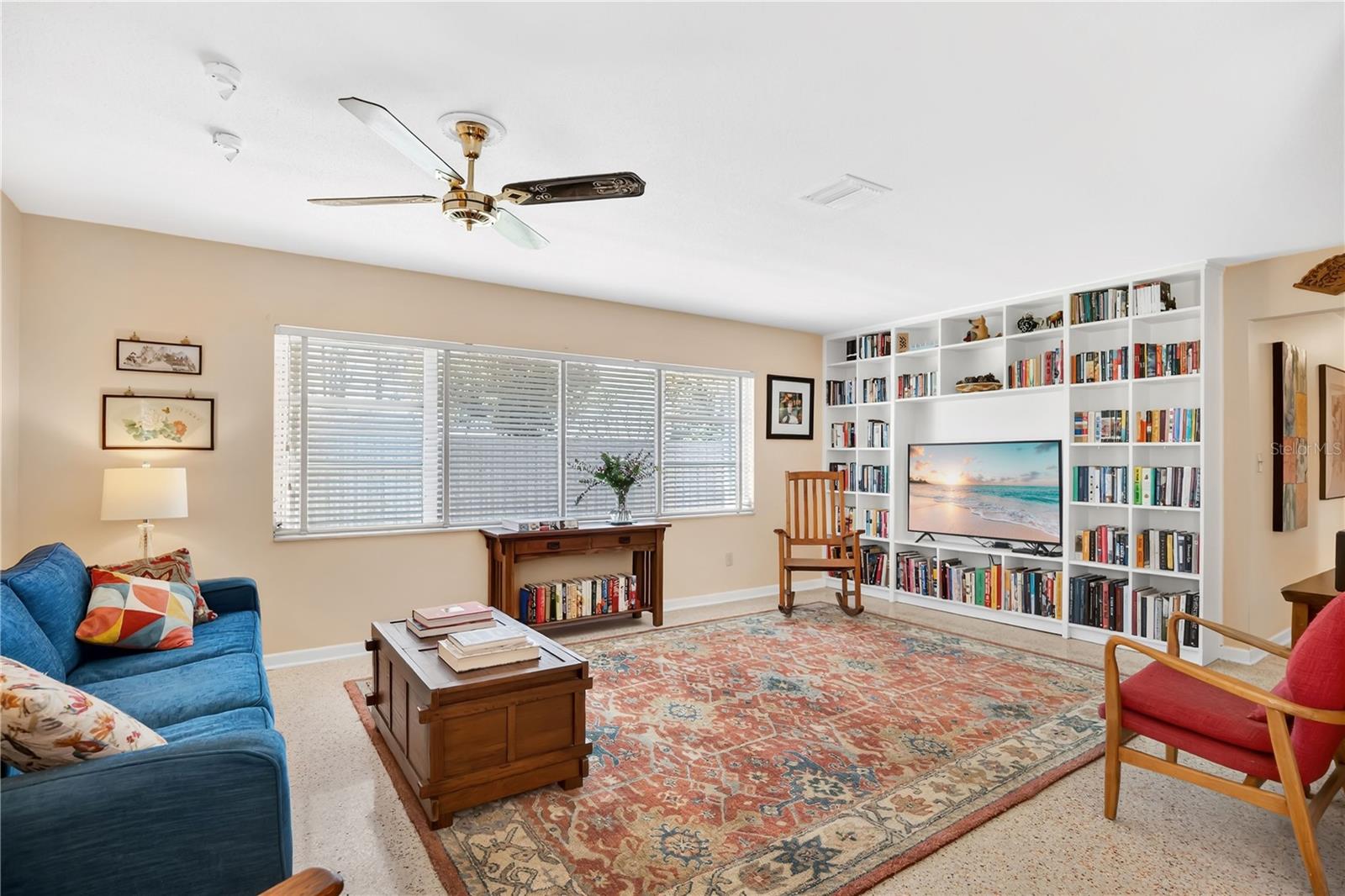 Image 7 of 37 For 5531 Chenault Avenue