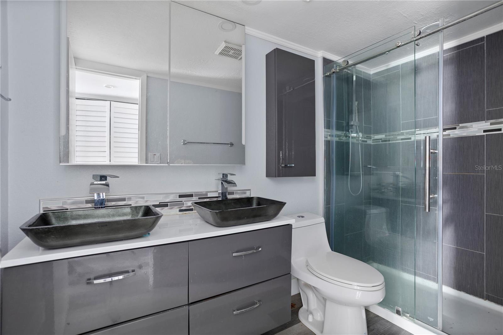 Image 11 of 23 For 226 Orienta Point Street 226